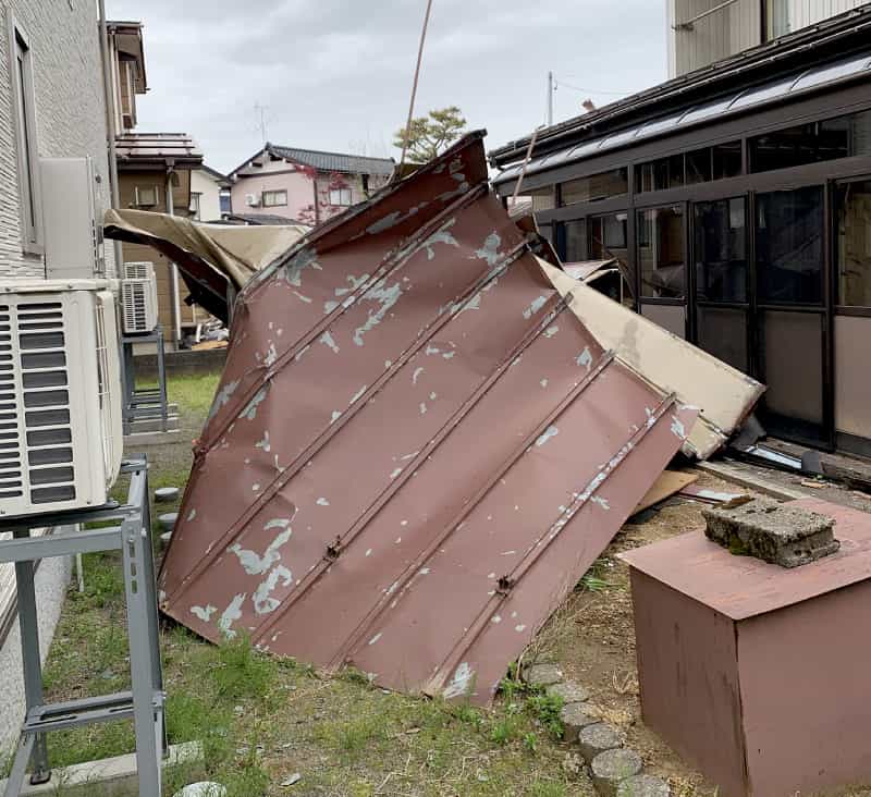 倒壊した家屋